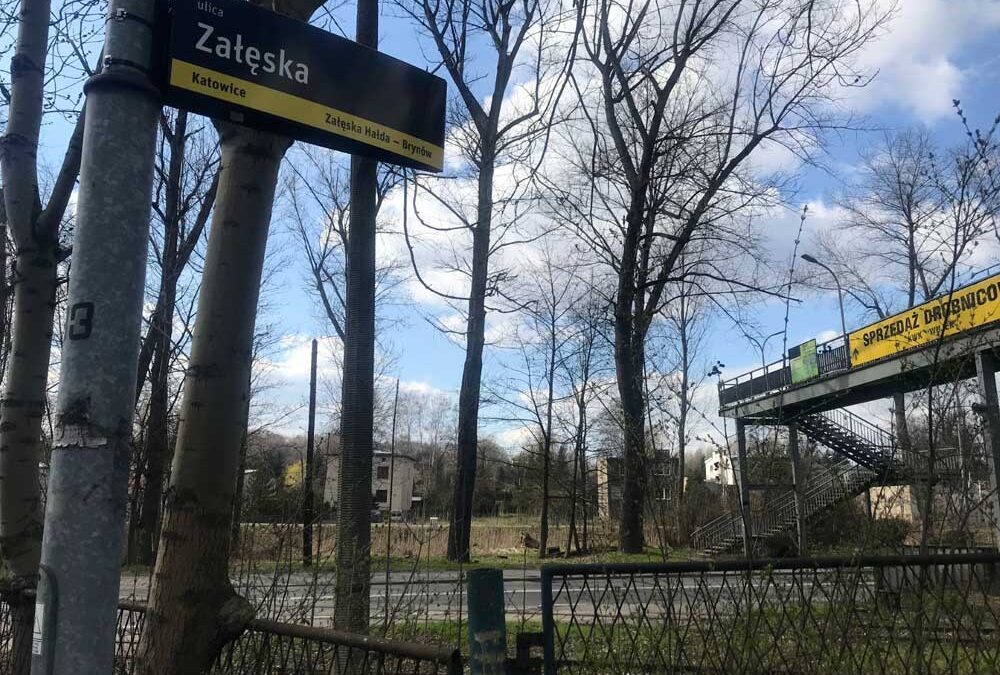 Kładka dla pieszych przy kopalni Wujek w Katowicach została już rozebrana