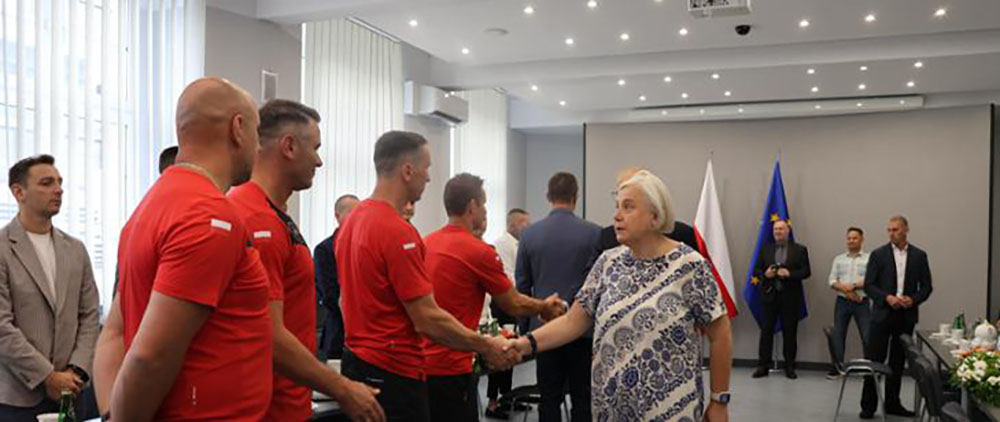 Minister Przemysłu spotkała się z przedstawicielami służb ratowniczych biorących udział w akcji w KWK Rydułtowy